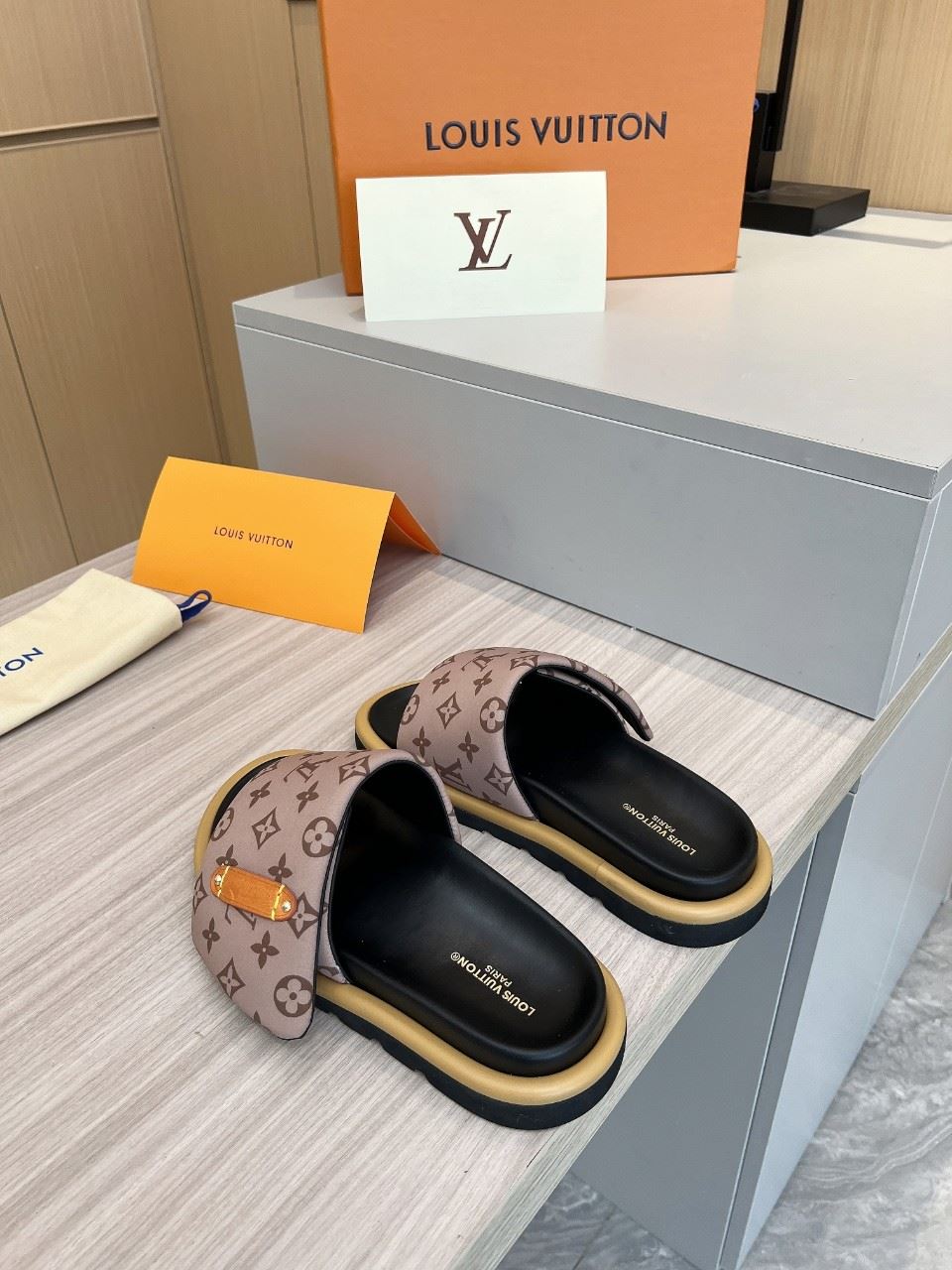 Louis Vuitton Slippers